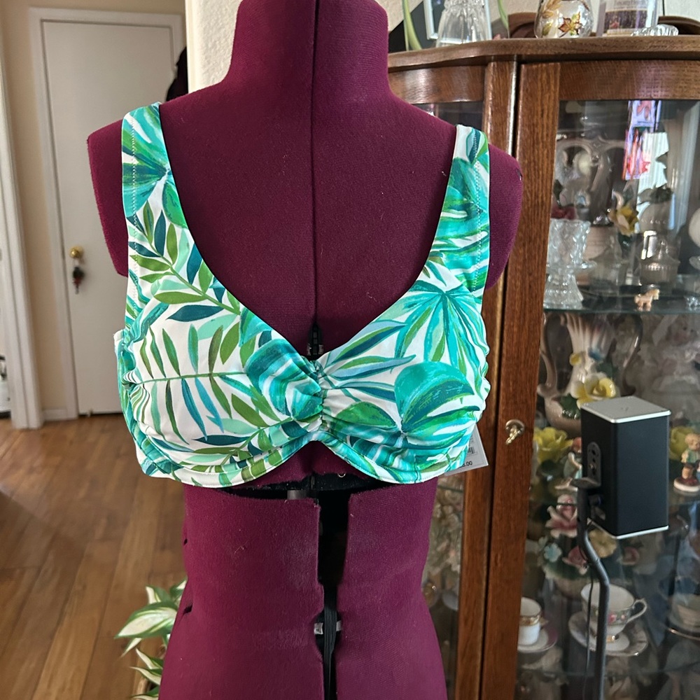 NWT Shade & Shore Bathing Suit Top With Tropical Design